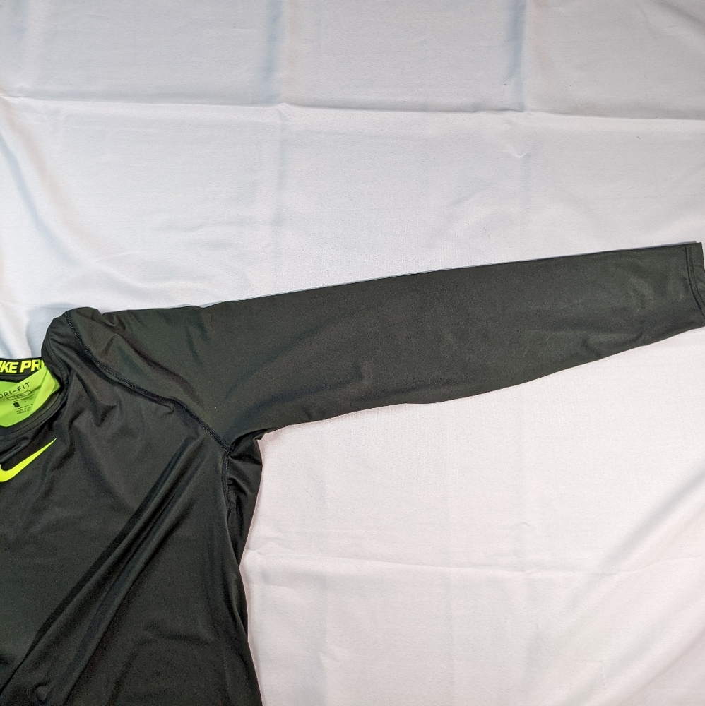 NIKE Dri-fit Black and Green Large Mens Shirt - Picture 9 of 10